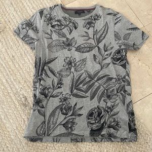 Ted Baker men’s t-shirt. Size 4 (medium)